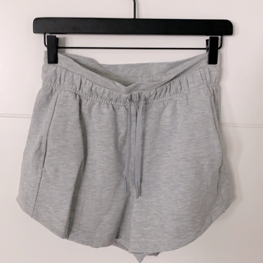 lululemon inner glow short 3”